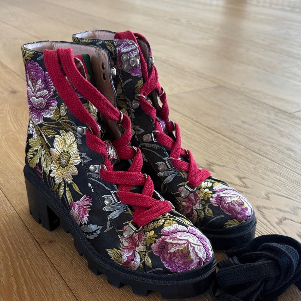 Gucci Floral Women's Combat Boots Red and Black Laces - Picture 10 of 12